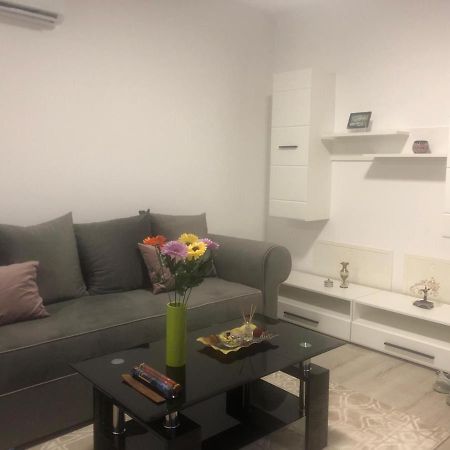 Apartament Cu 2 Camere Орадя Экстерьер фото