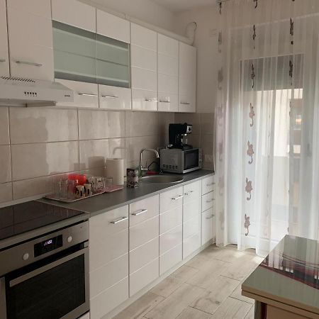 Apartament Cu 2 Camere Орадя Экстерьер фото