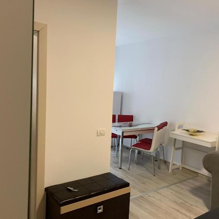 Apartament Cu 2 Camere Орадя Экстерьер фото