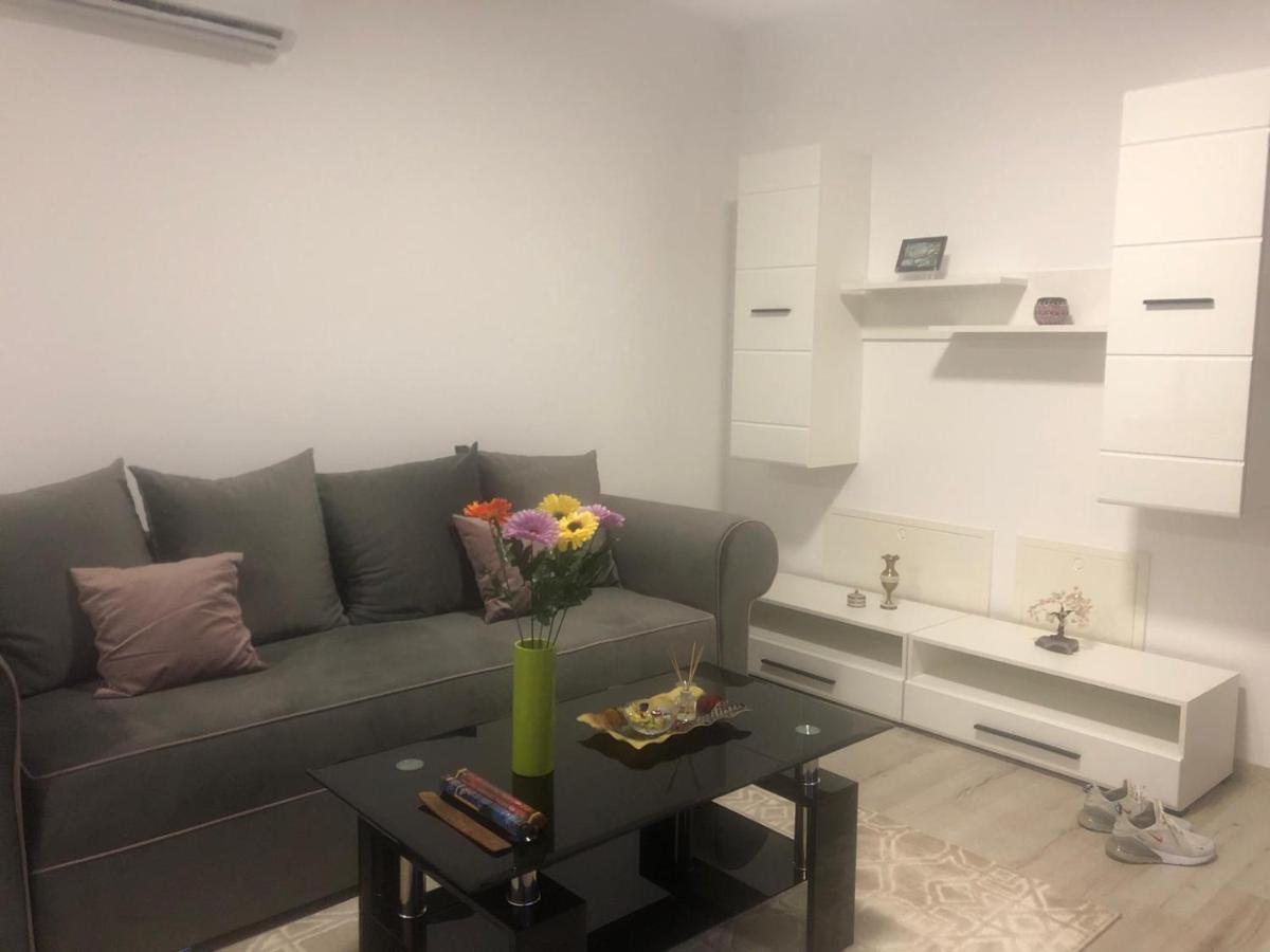 Apartament Cu 2 Camere Орадя Экстерьер фото