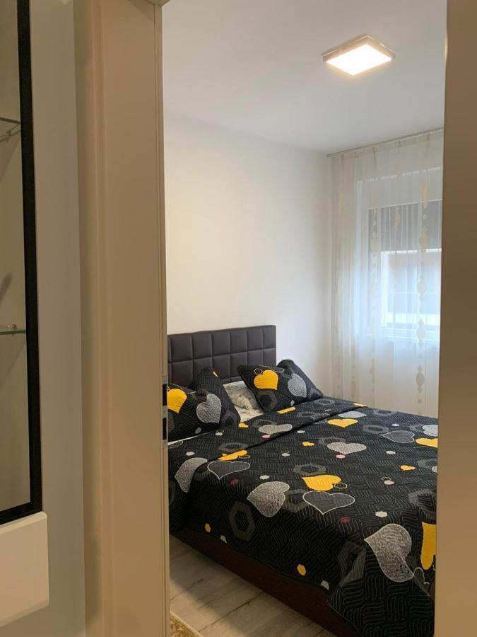 Apartament Cu 2 Camere Орадя Экстерьер фото